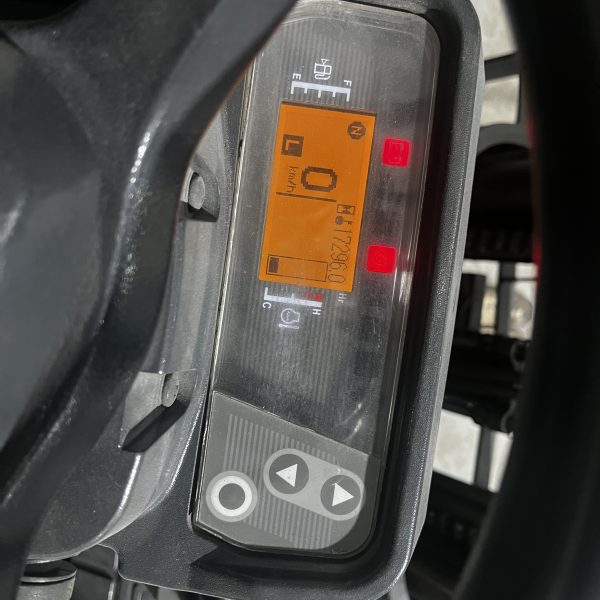 Plataforma de elevación articulada Genie Z-45 en uso industrial