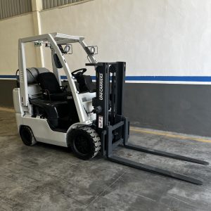 Montacargas Crown eléctrico para almacén y logística
