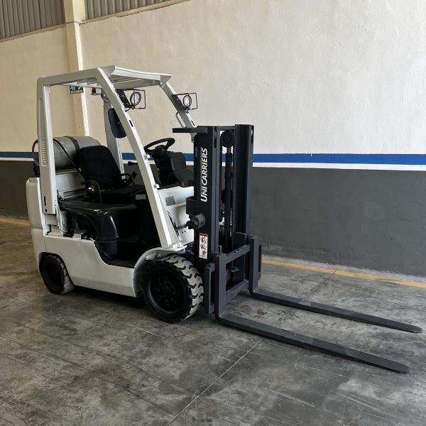 Montacargas Crown eléctrico para almacén y logística