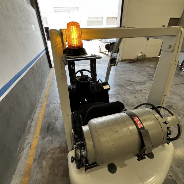 Montacargas Crown eléctrico para almacén y logística