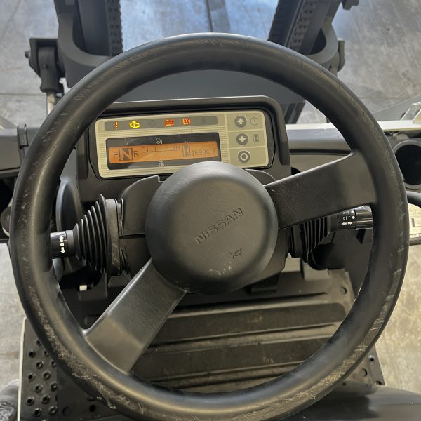 Montacargas Crown eléctrico para almacén y logística