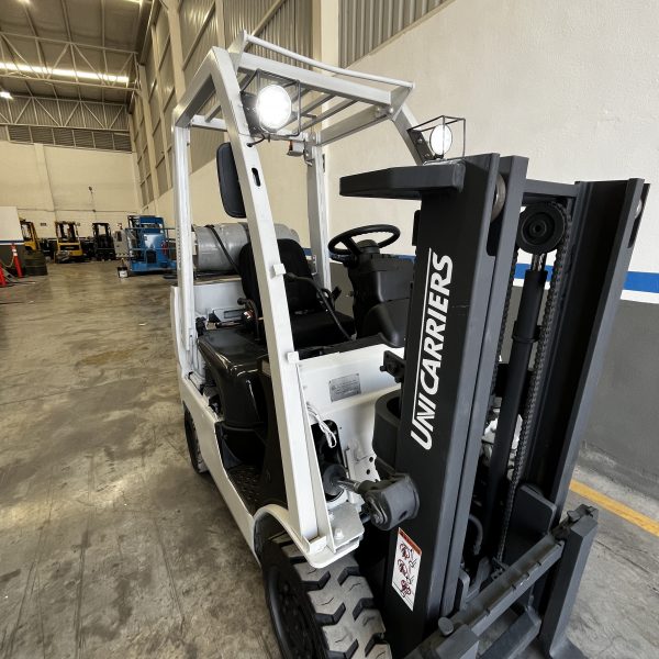 Montacargas Crown eléctrico para almacén y logística